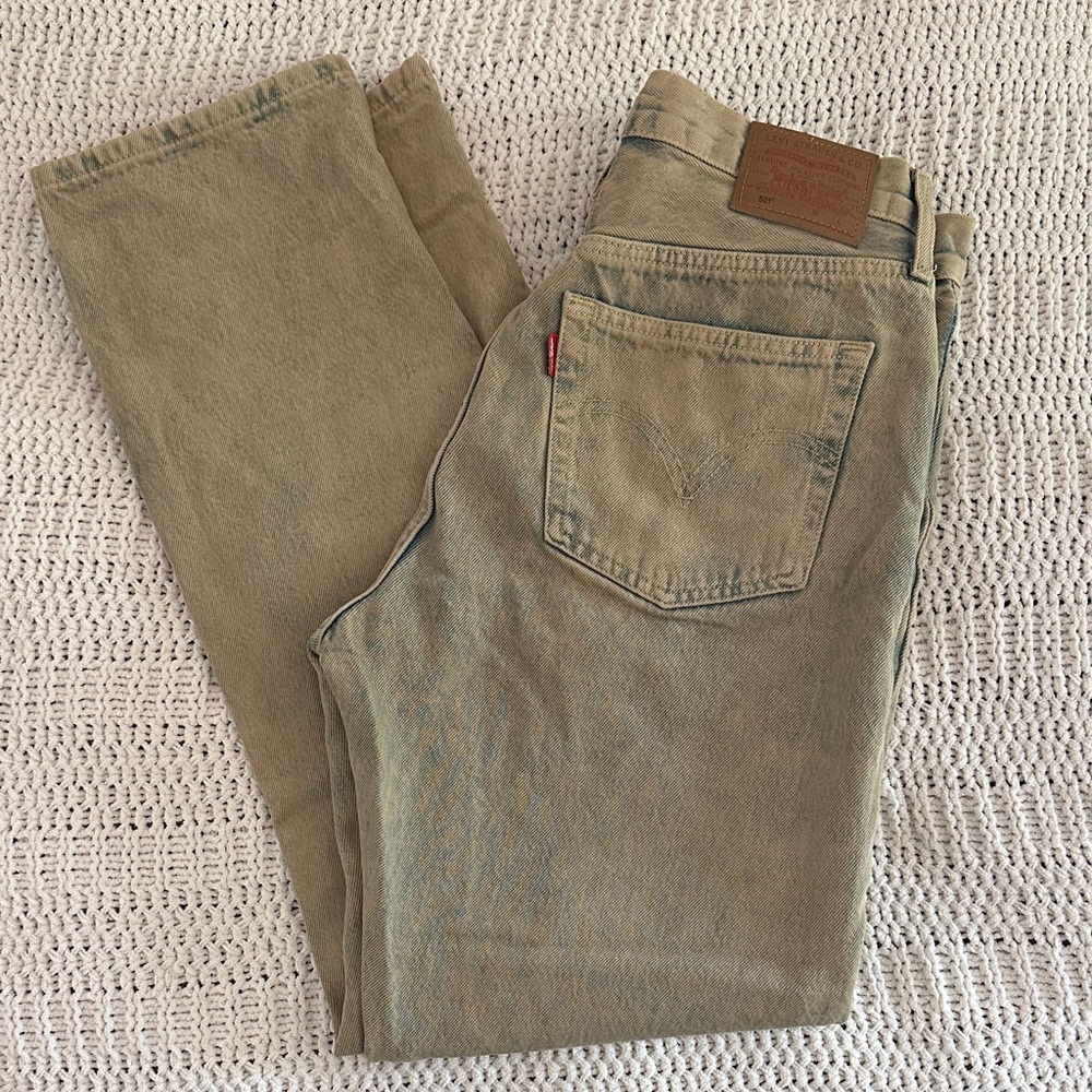 Levi's Straight Leg Jeans in Tan
